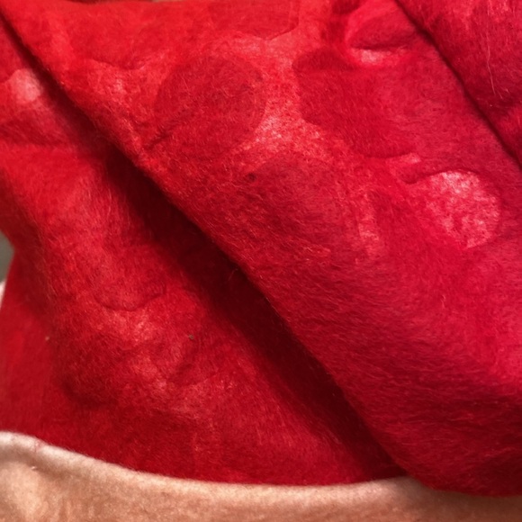 Peanuts red holiday hat - Picture 4 of 5